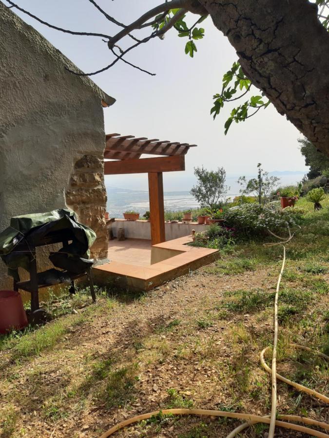 Гостевой дом Casa Nel Vigneto Эриче Экстерьер фото